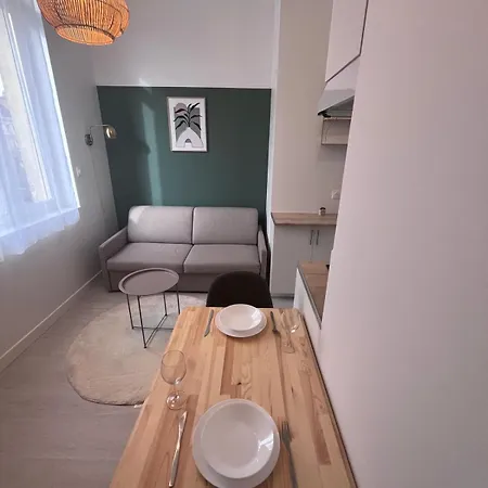 Close To Station Apartment *