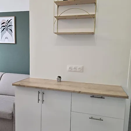 Close To Station Apartment *